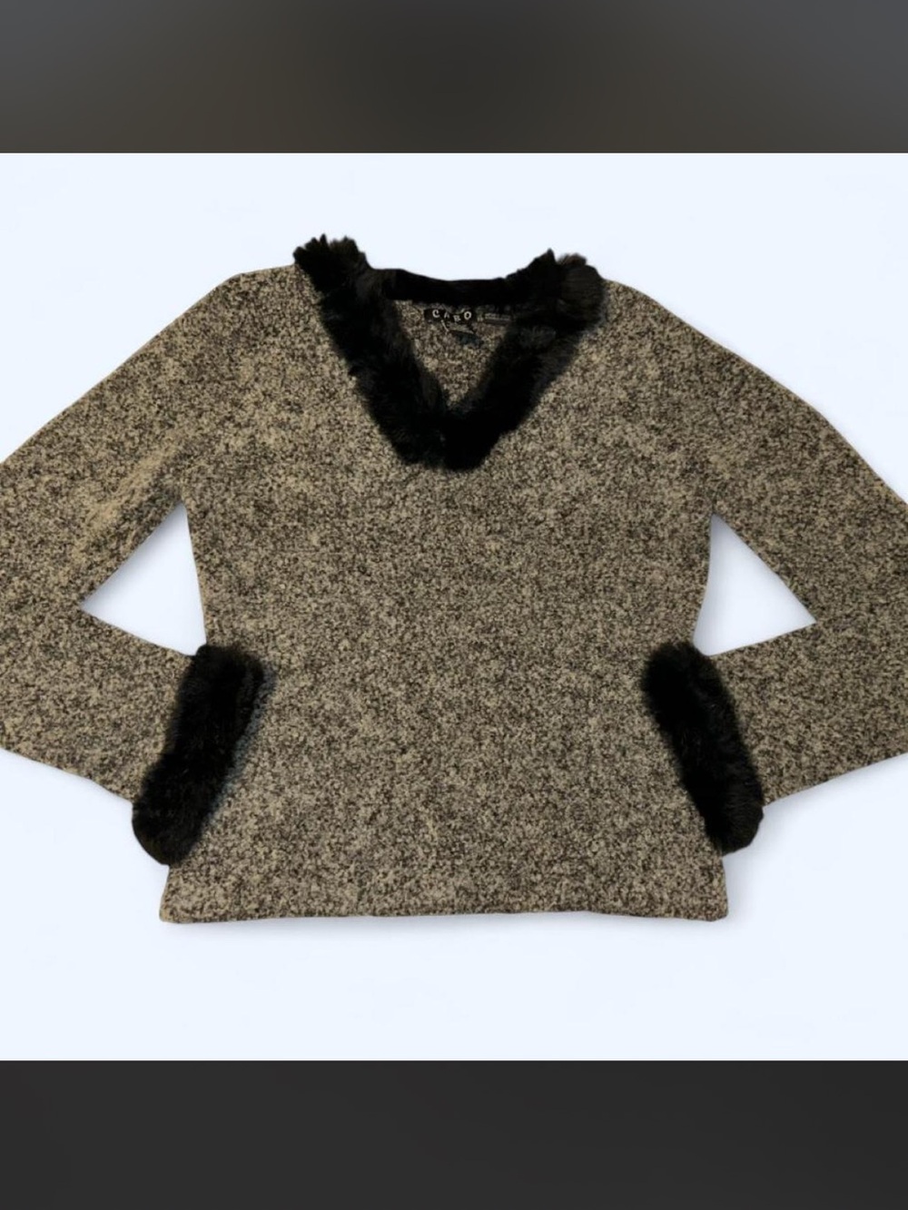 ✨ VINTAGE CABO FUR TRIM WOOL V-NECK SWEATER ✨